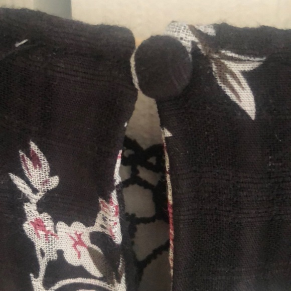 Sleeveless top. - Picture 6 of 10